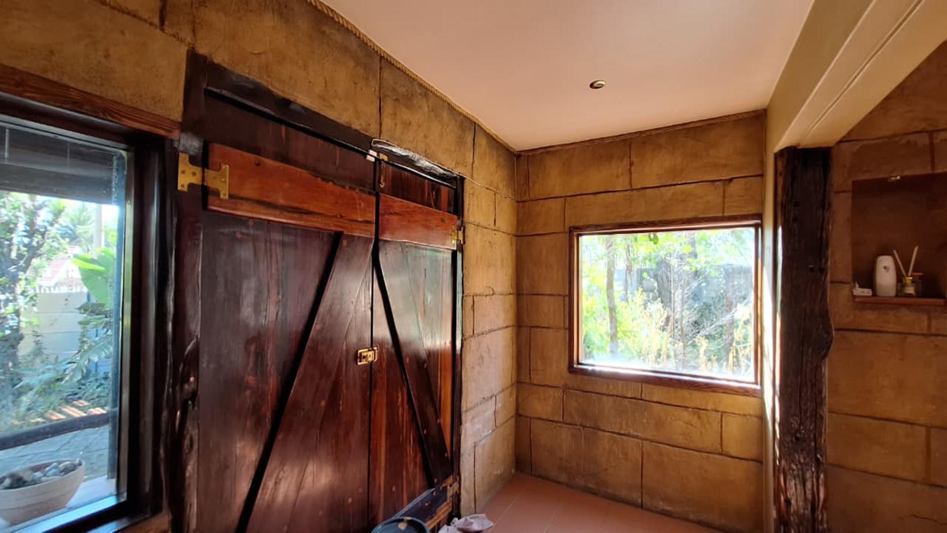 Lounges - 28 square meters of property in Witpoortjie