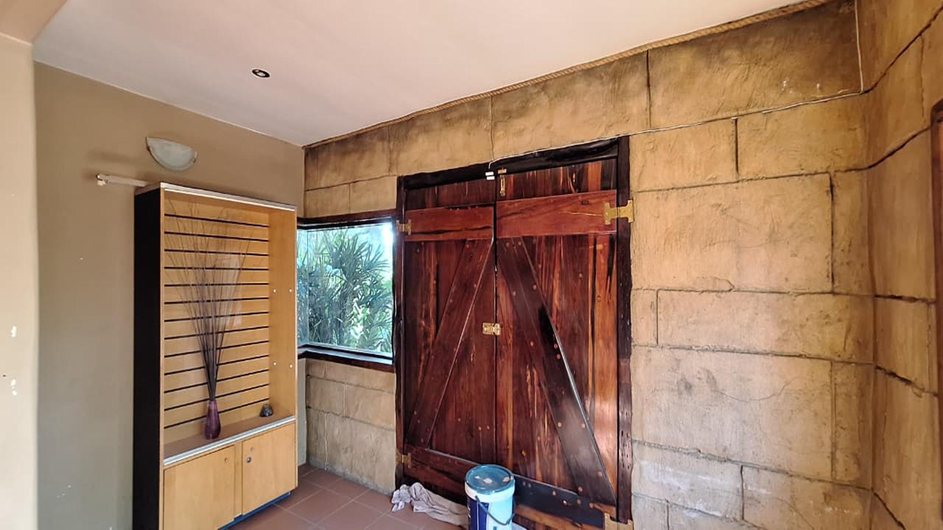 Lounges - 28 square meters of property in Witpoortjie