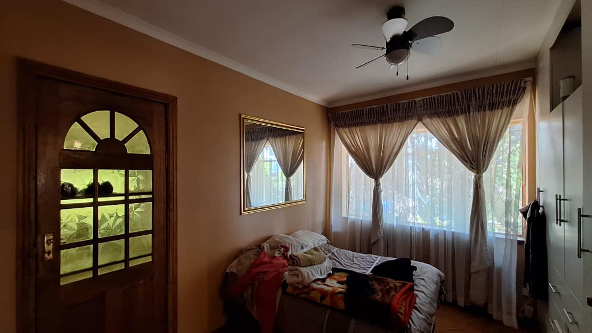 Main Bedroom - 17 square meters of property in Witpoortjie