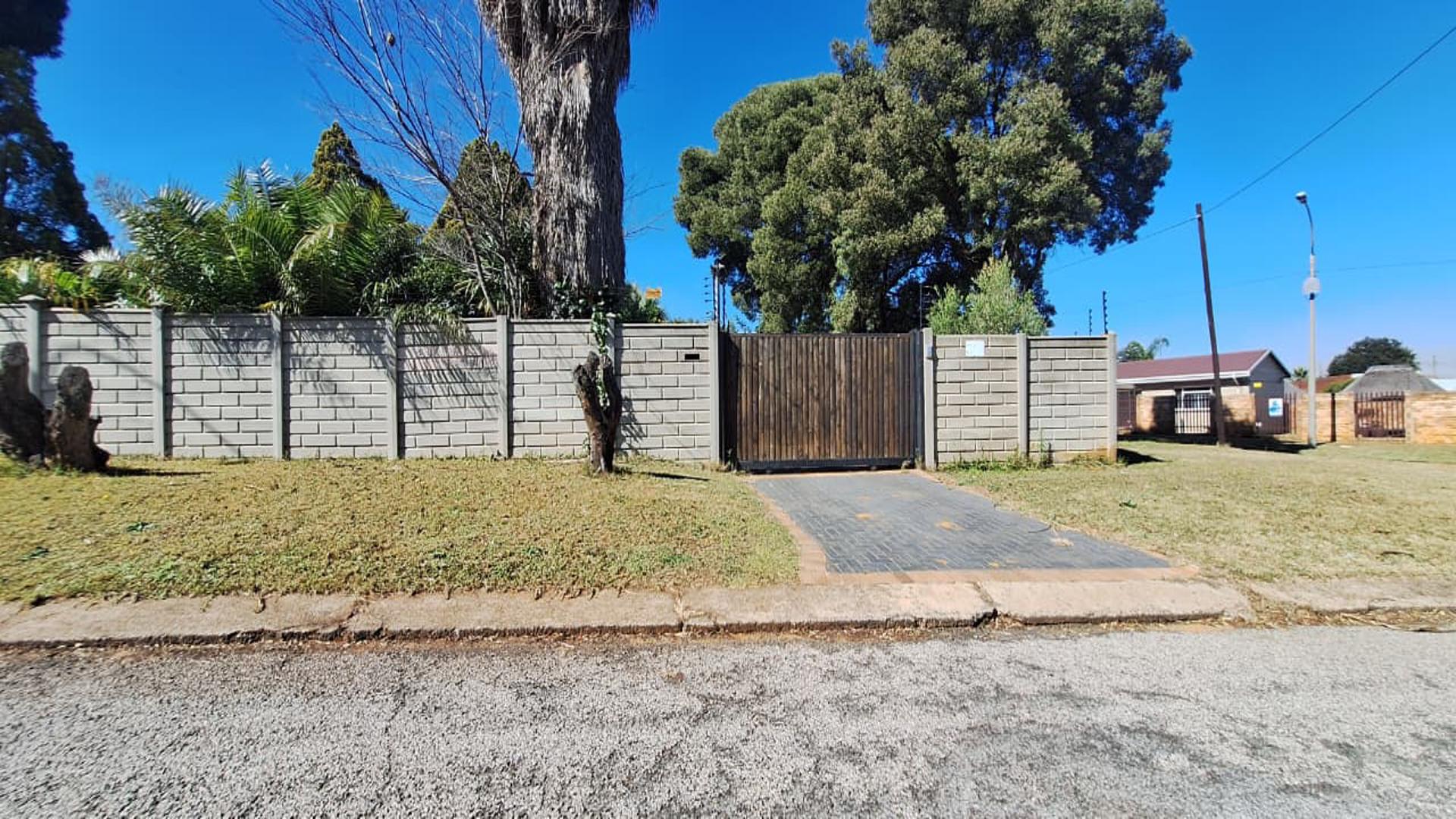 Front View of property in Witpoortjie