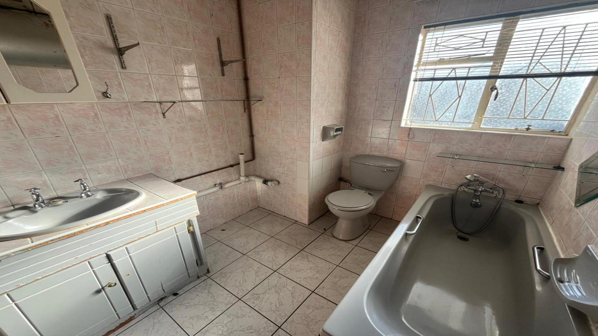 Bathroom 1 of property in Flamwood