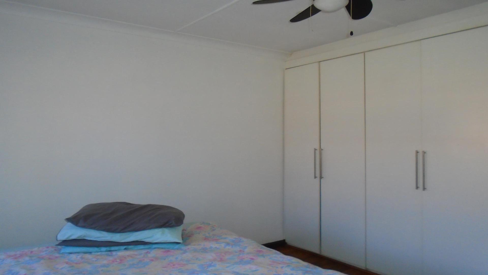 Bed Room 2 of property in South Crest