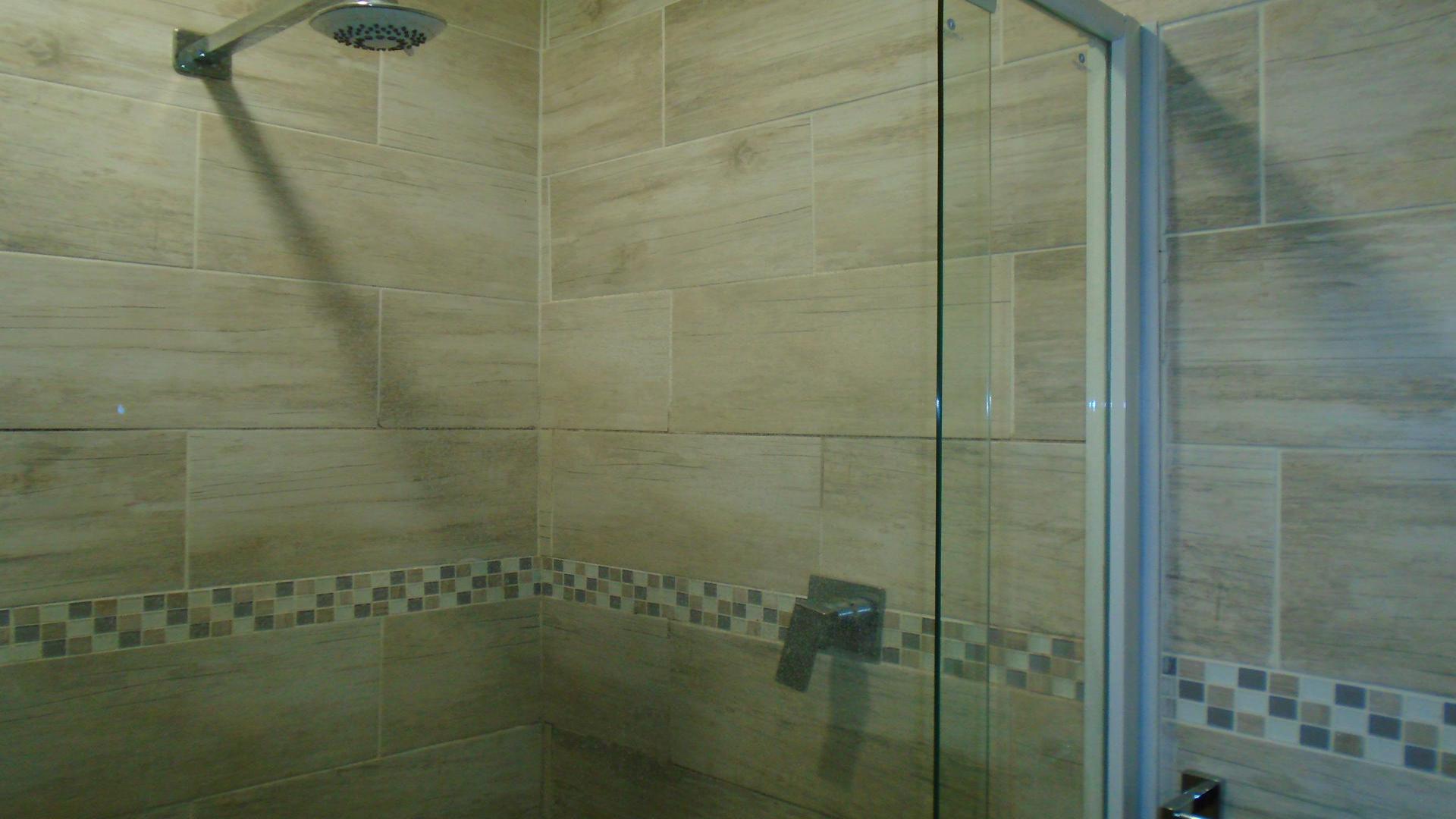 Bathroom 2 of property in South Crest