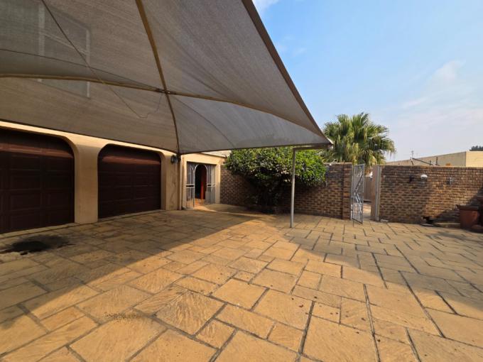 4 Bedroom House for Sale For Sale in Brackendowns - MR714765