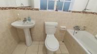 Bathroom 1 of property in Hayfields