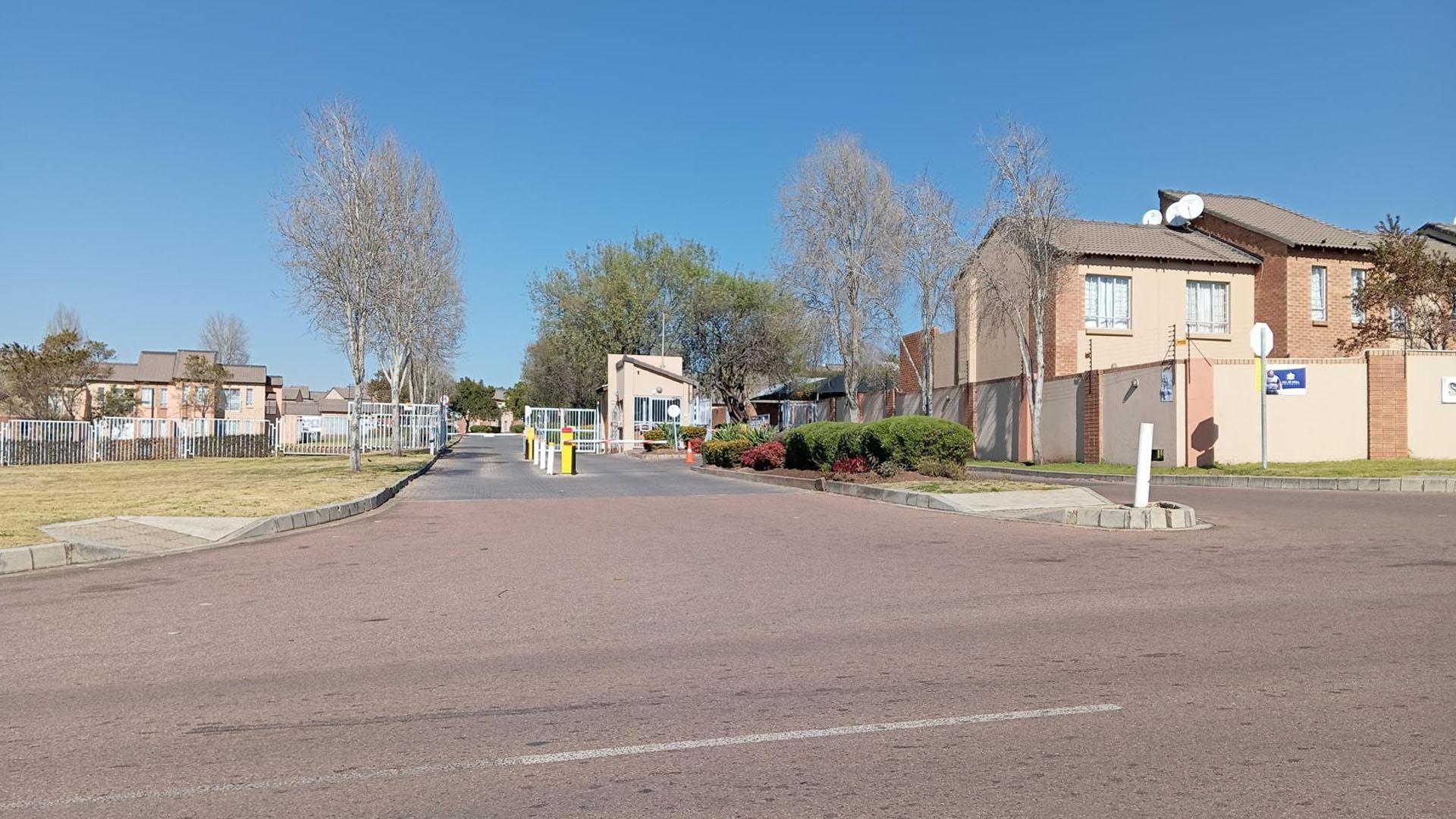 Front View of property in Erand Gardens
