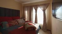 Bed Room 1 - 12 square meters of property in Erand Gardens