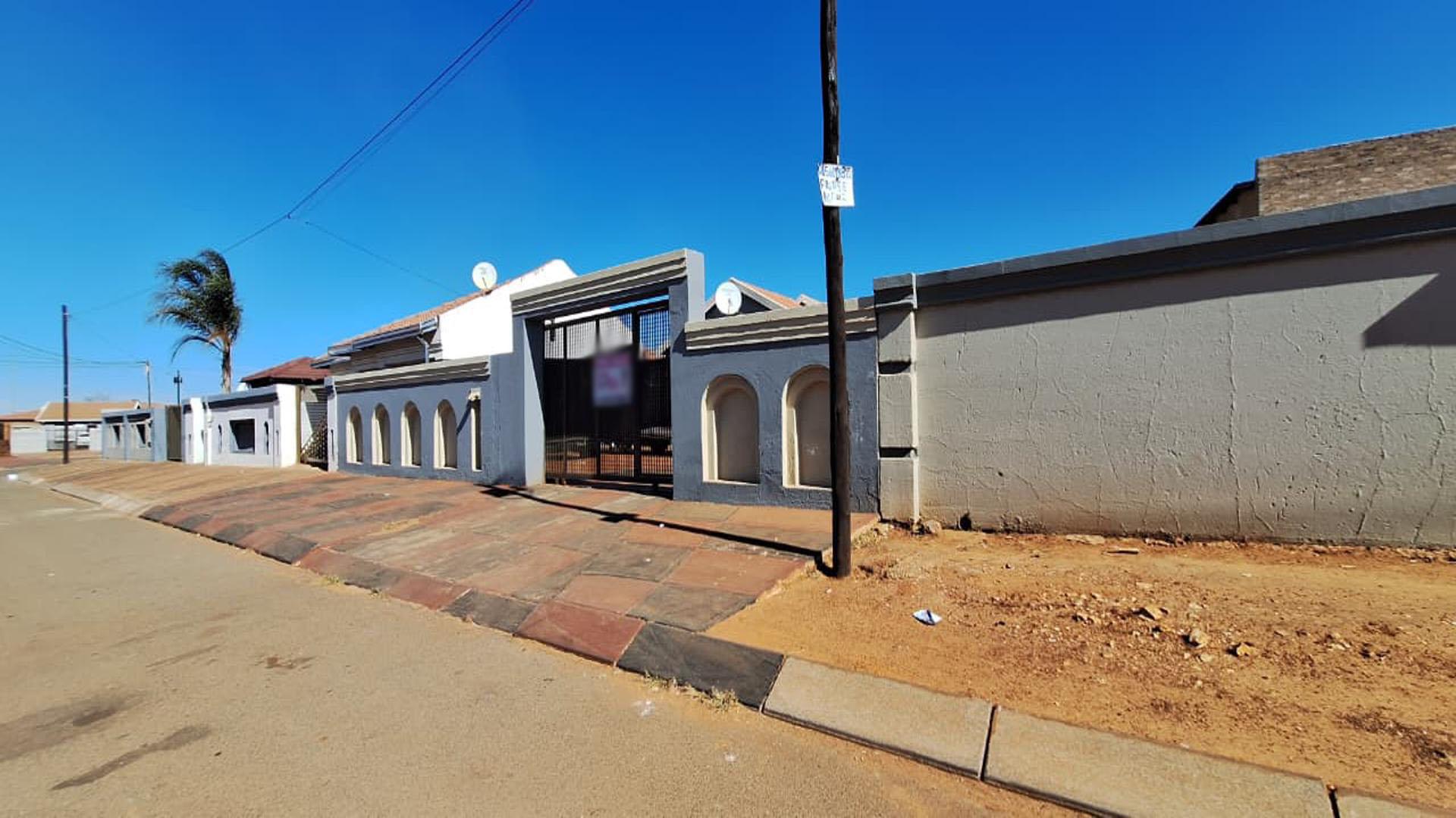 Front View of property in Protea Glen