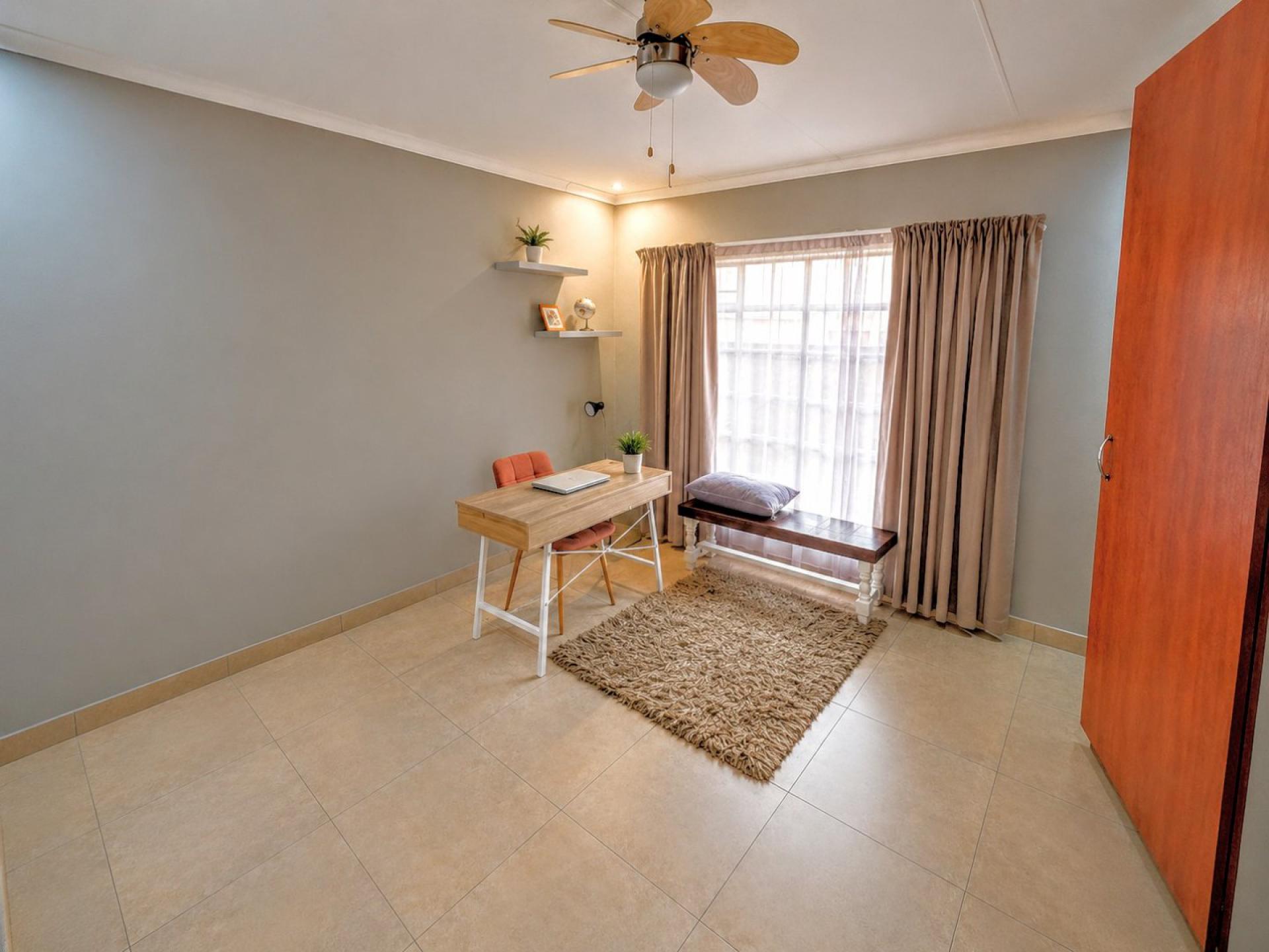  of property in Magalieskruin