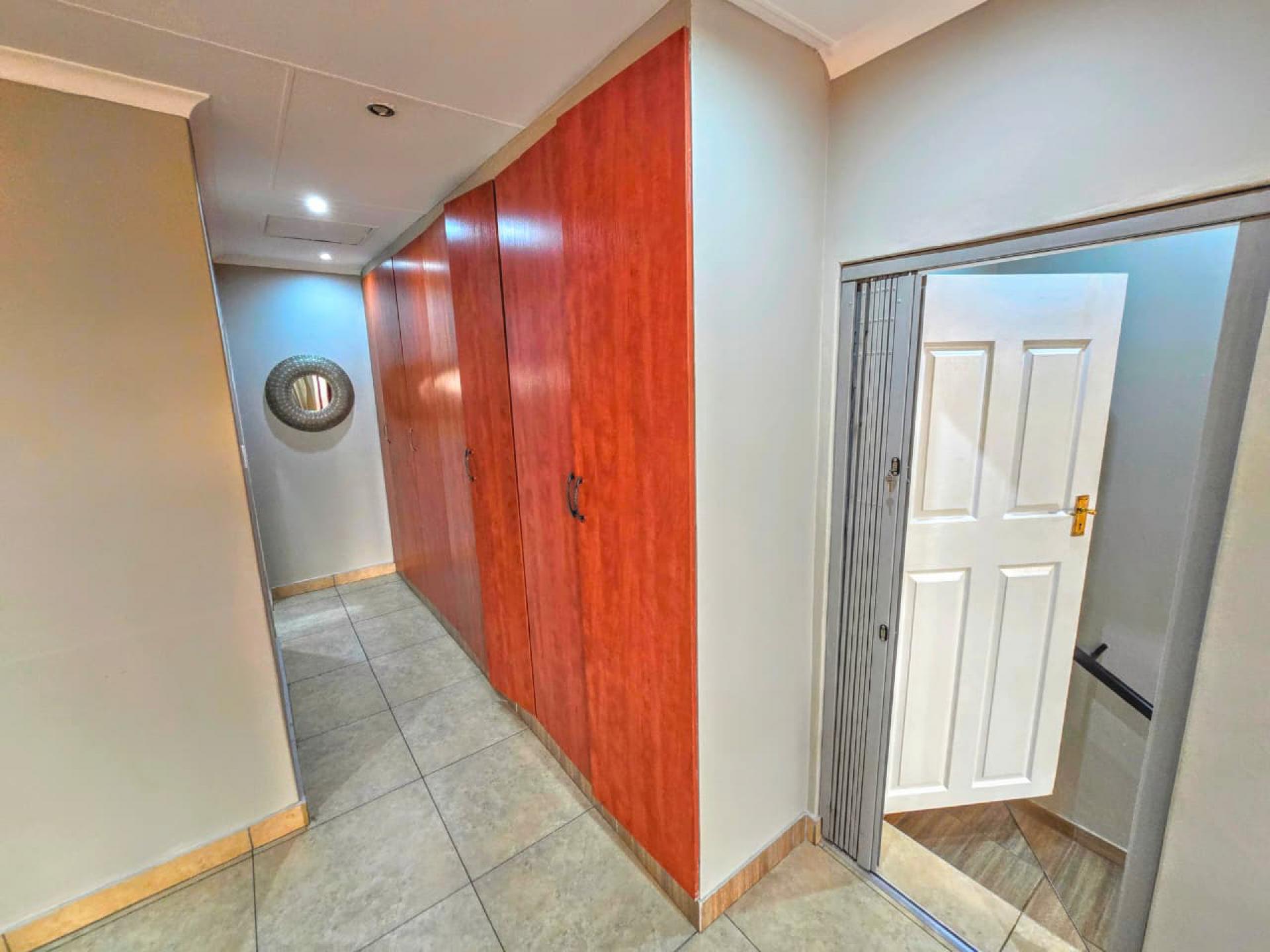  of property in Magalieskruin