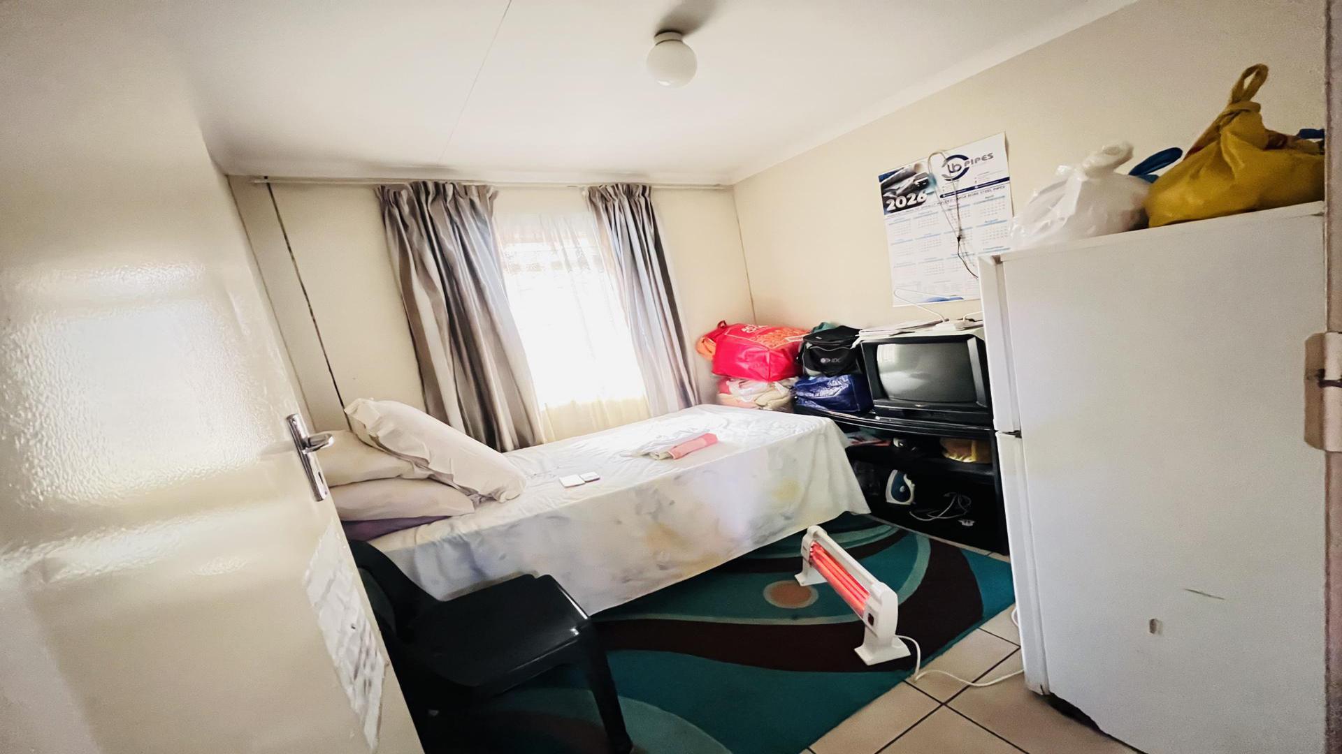Bed Room 2 of property in Sky City