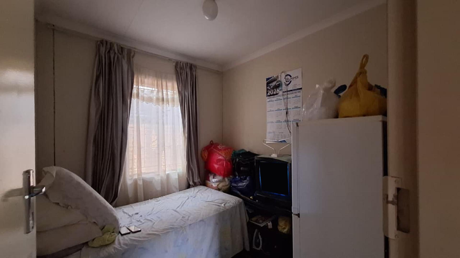 Bed Room 3 - 10 square meters of property in Sky City