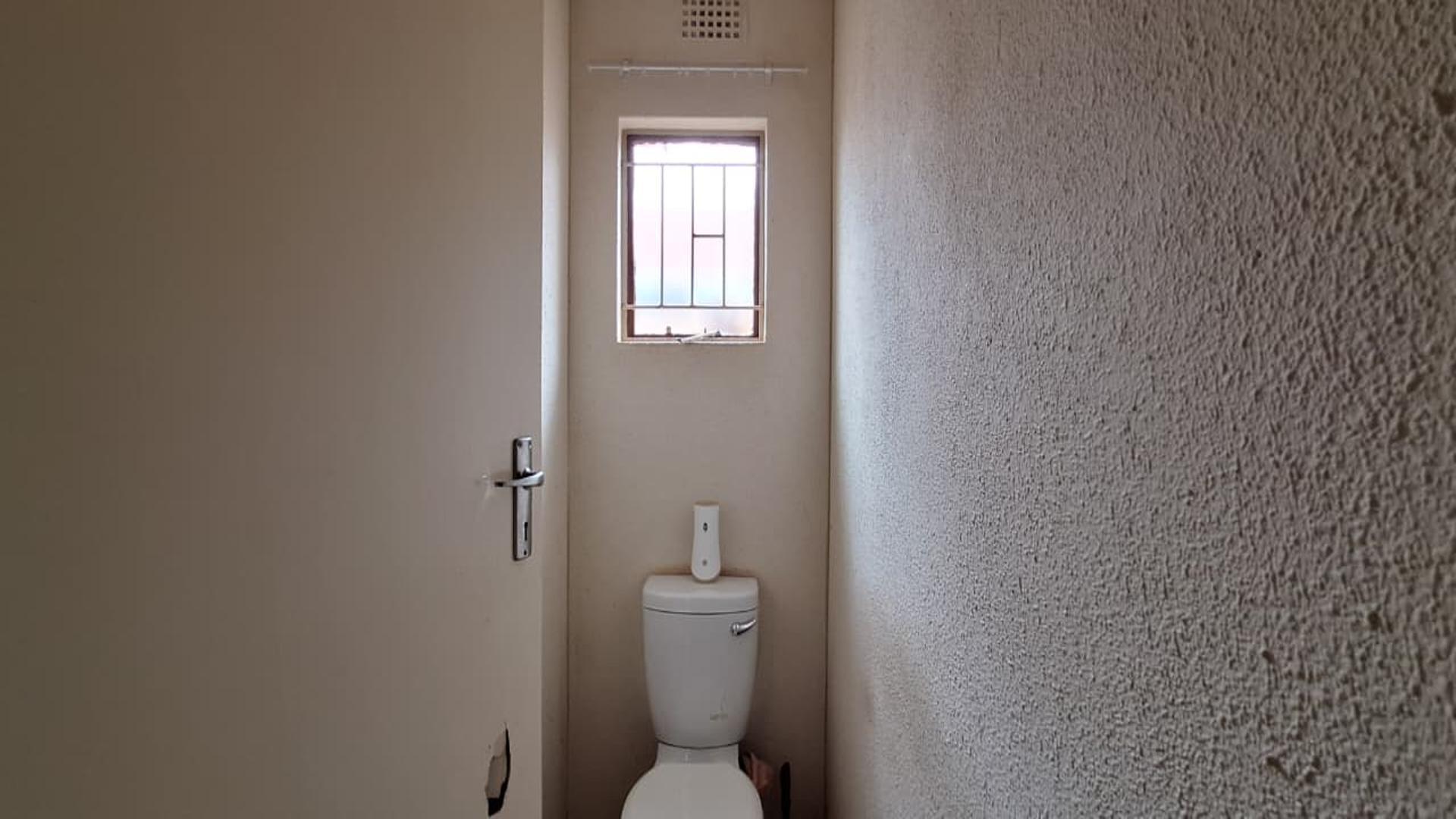 Bathroom 1 - 6 square meters of property in Sky City