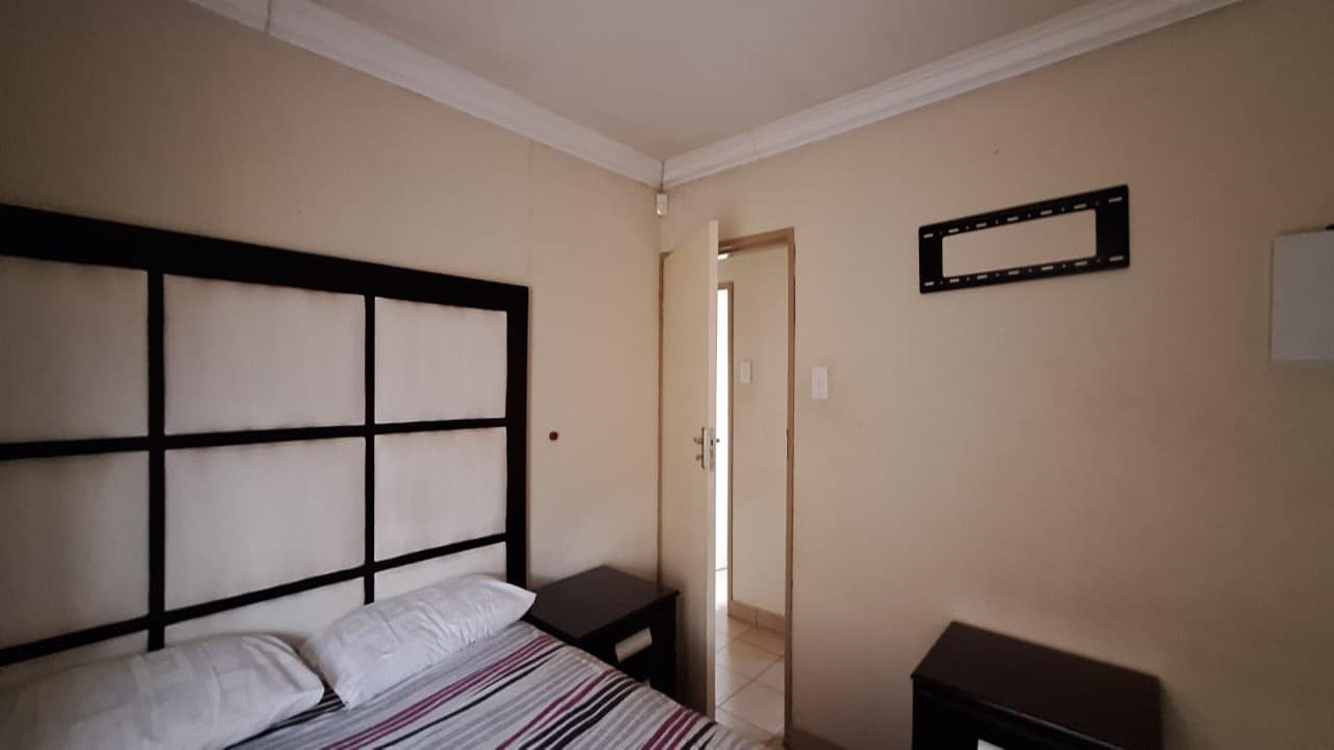 Bed Room 1 - 12 square meters of property in Sky City