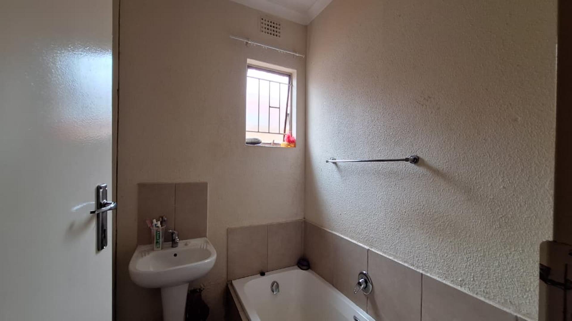 Bathroom 1 - 6 square meters of property in Sky City