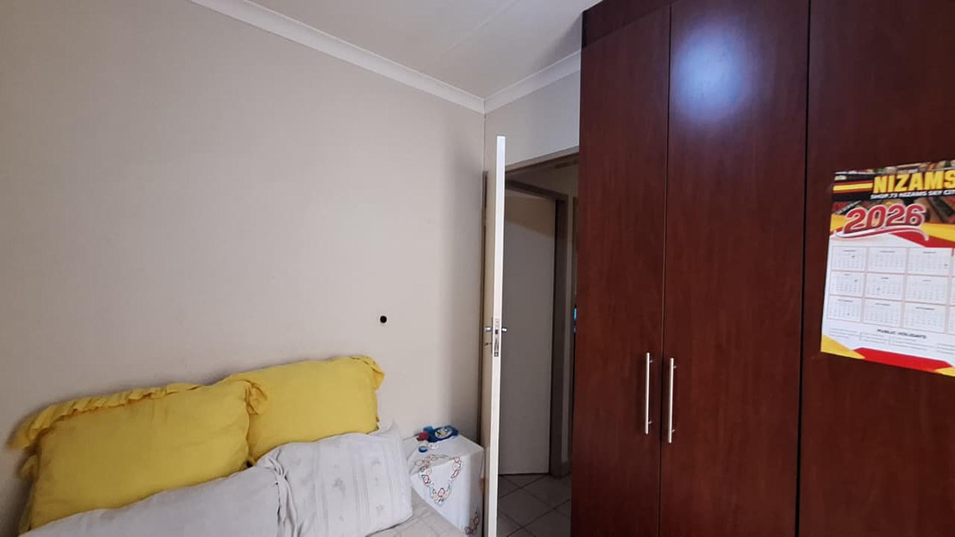 Bed Room 2 - 10 square meters of property in Sky City