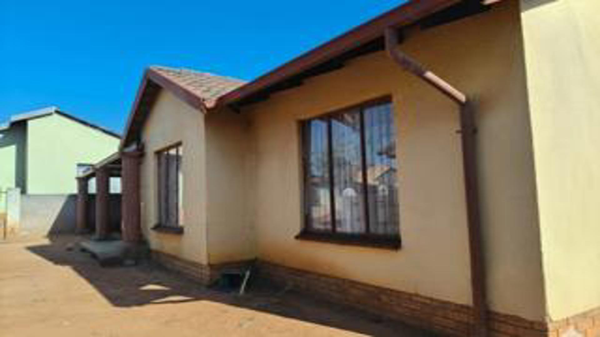Front View of property in Tlhabane West