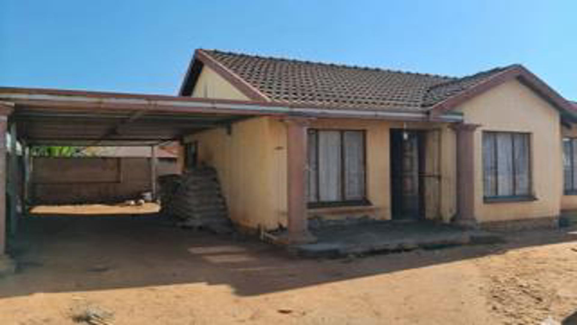 Front View of property in Tlhabane West
