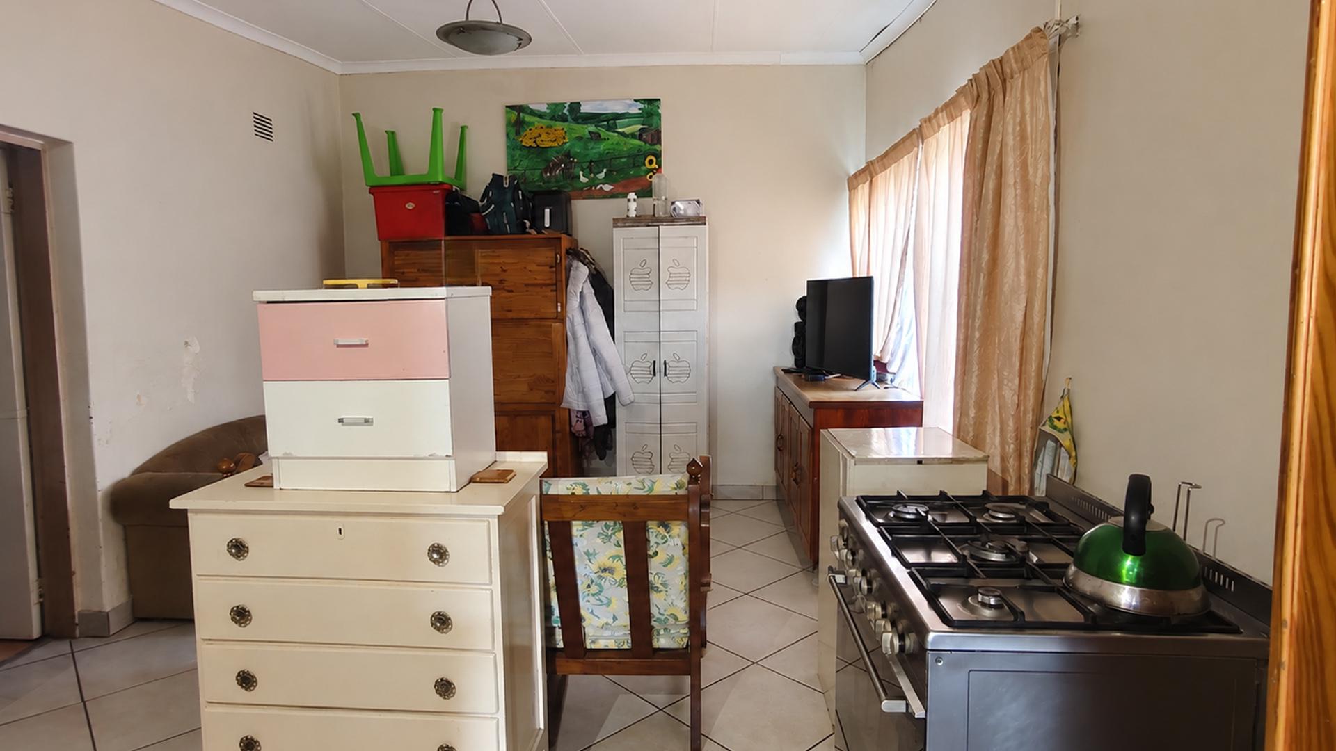 Dining Room of property in New Bethal East