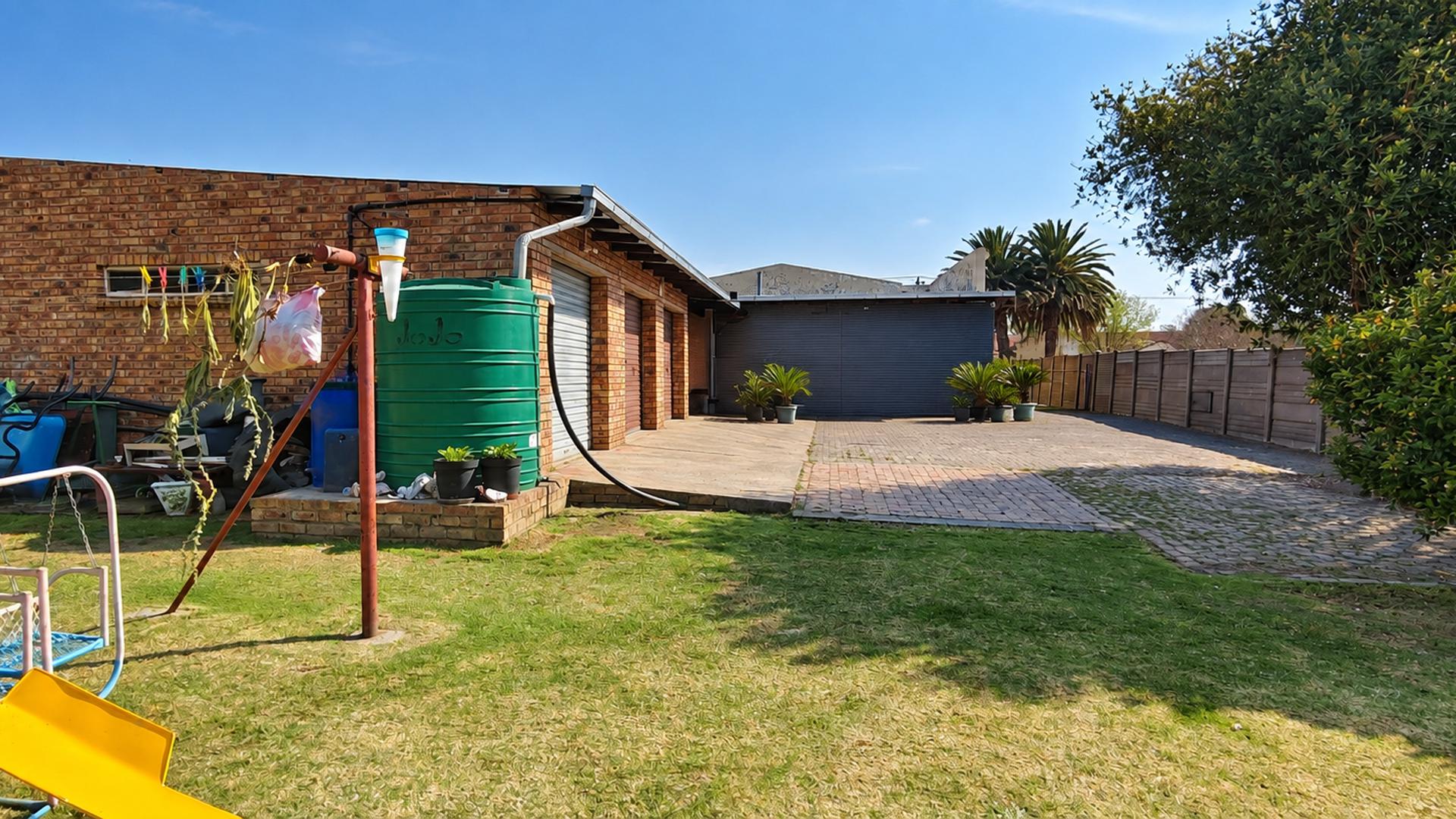 Backyard of property in New Bethal East