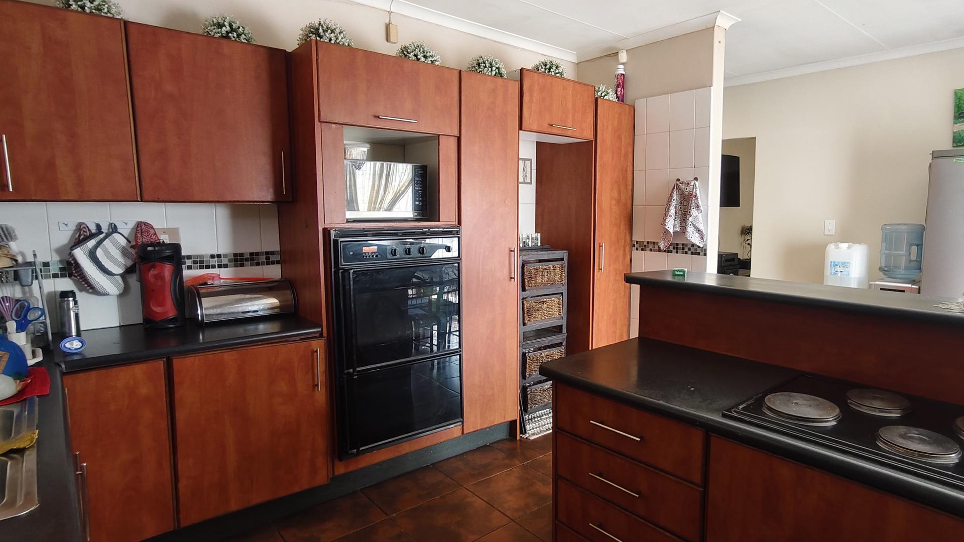 Kitchen of property in New Bethal East