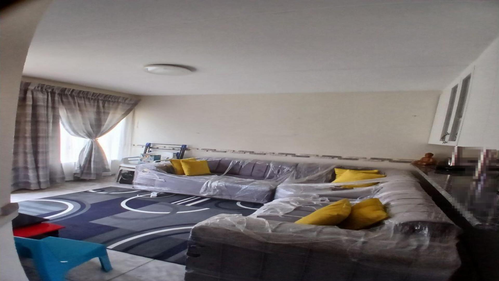 Lounges of property in Roodepoort