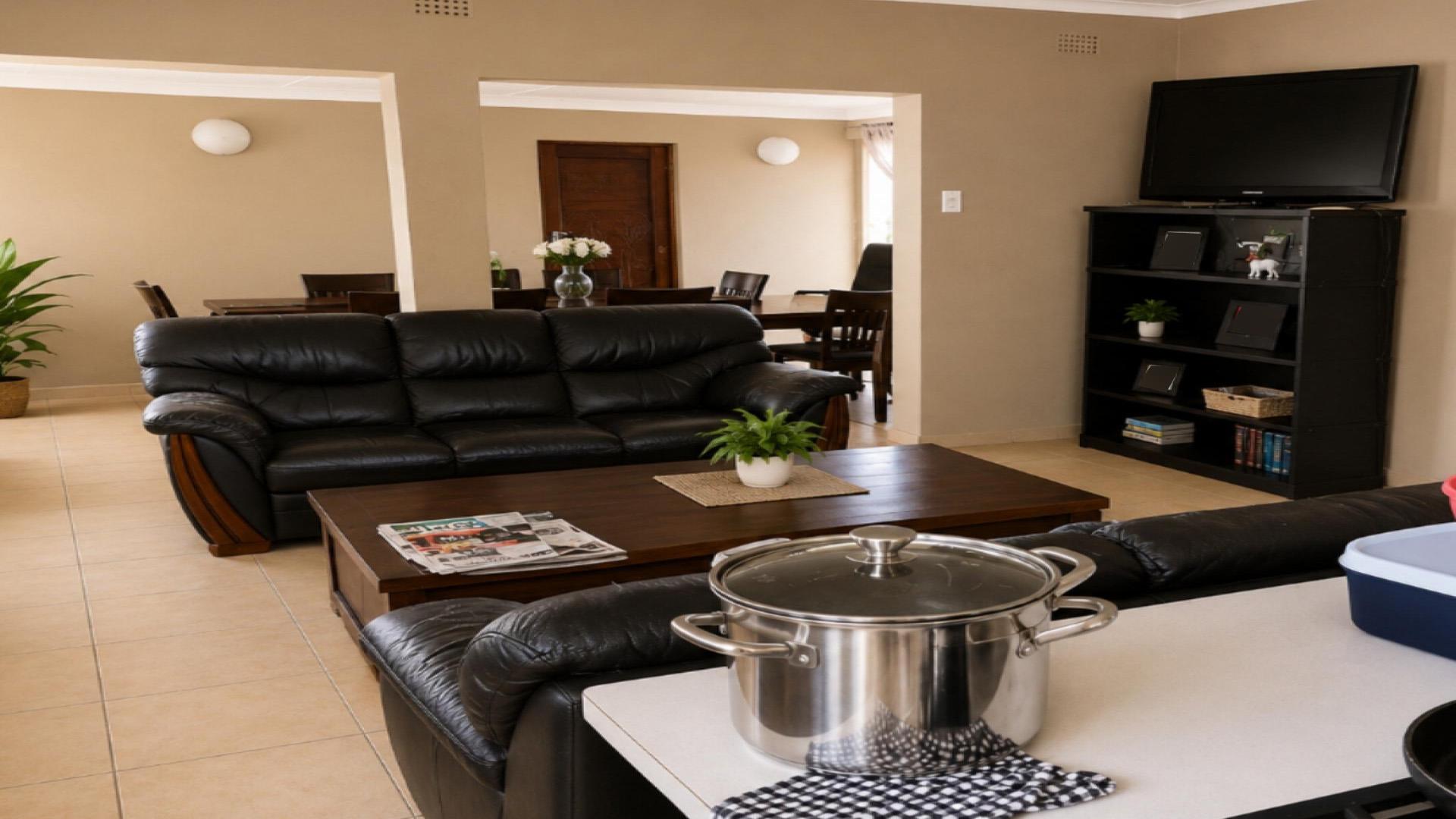 Lounges of property in Pacaltsdorp