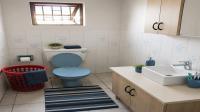 Bathroom 1 of property in Pacaltsdorp