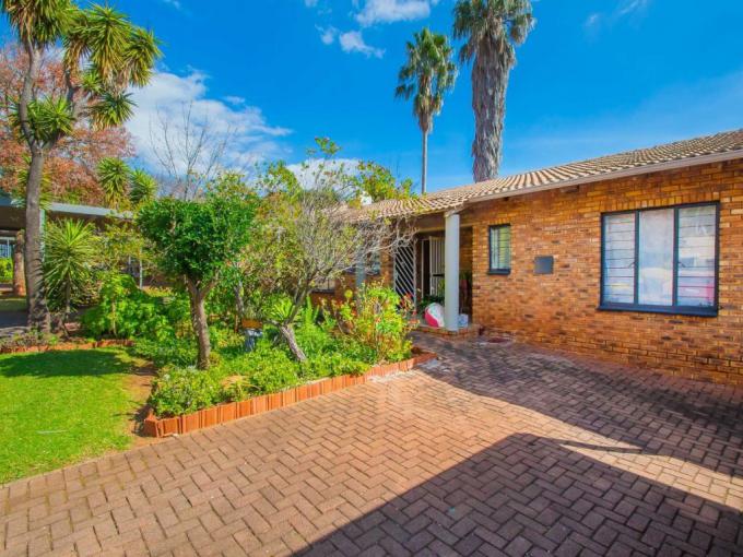 1 Bedroom Simplex for Sale For Sale in Wilgeheuwel  - MR714884