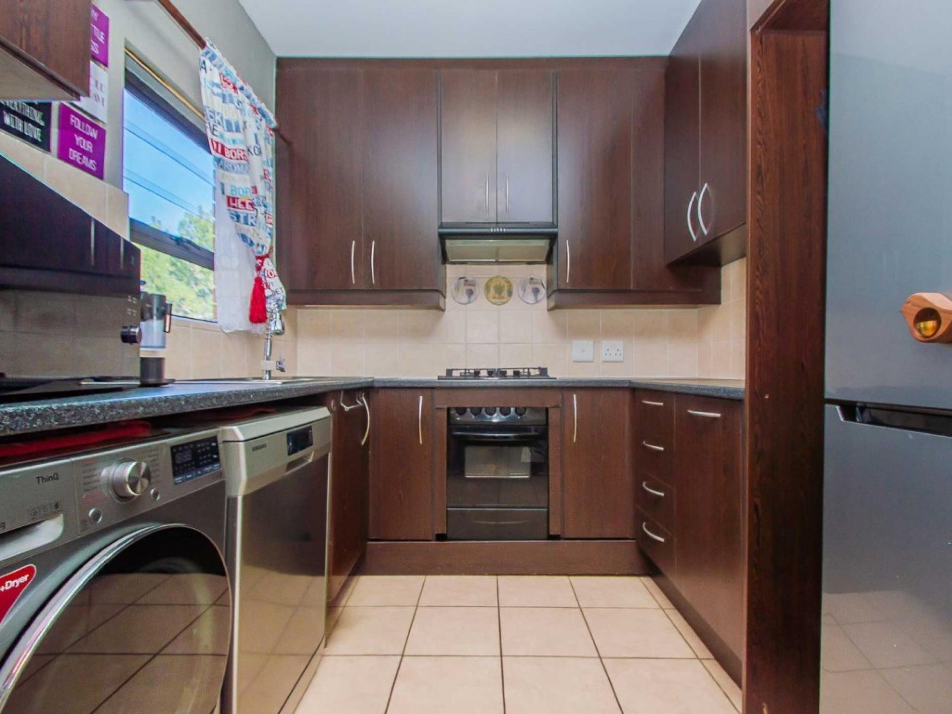  of property in Helderkruin