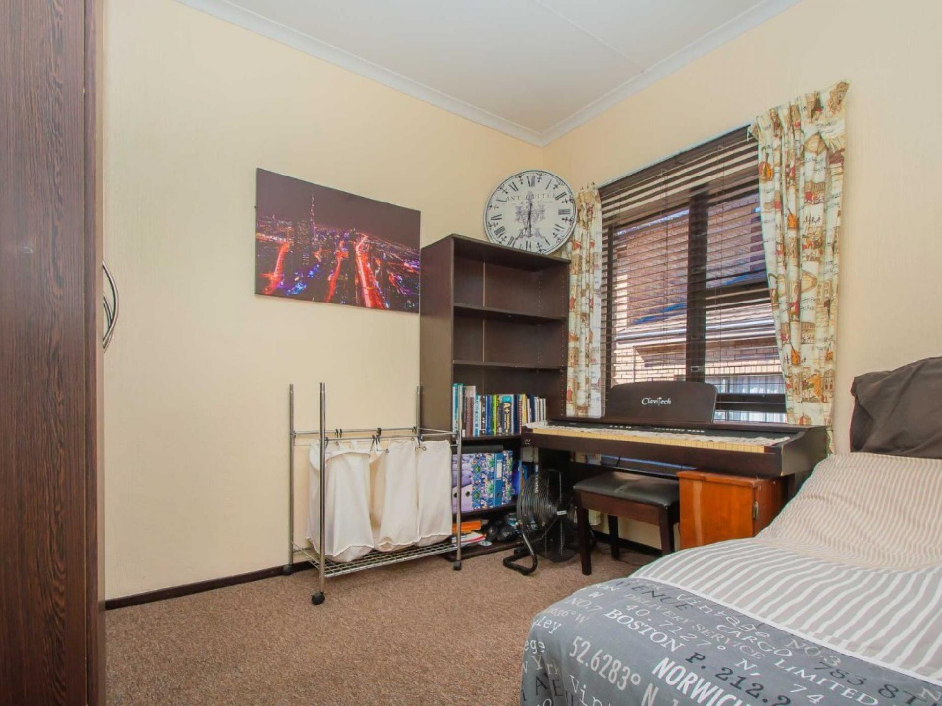  of property in Helderkruin