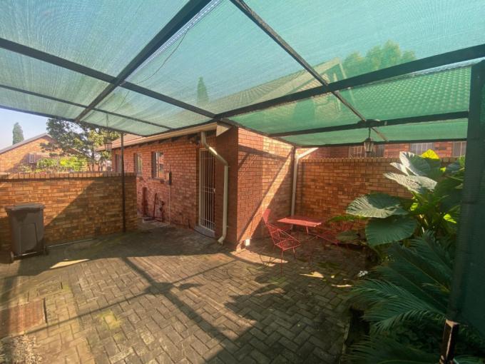 3 Bedroom Simplex for Sale For Sale in Die Hoewes - MR714887