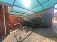  of property in Die Hoewes