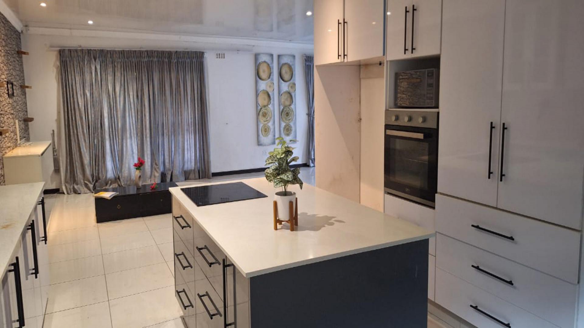 Kitchen of property in Caversham Glen