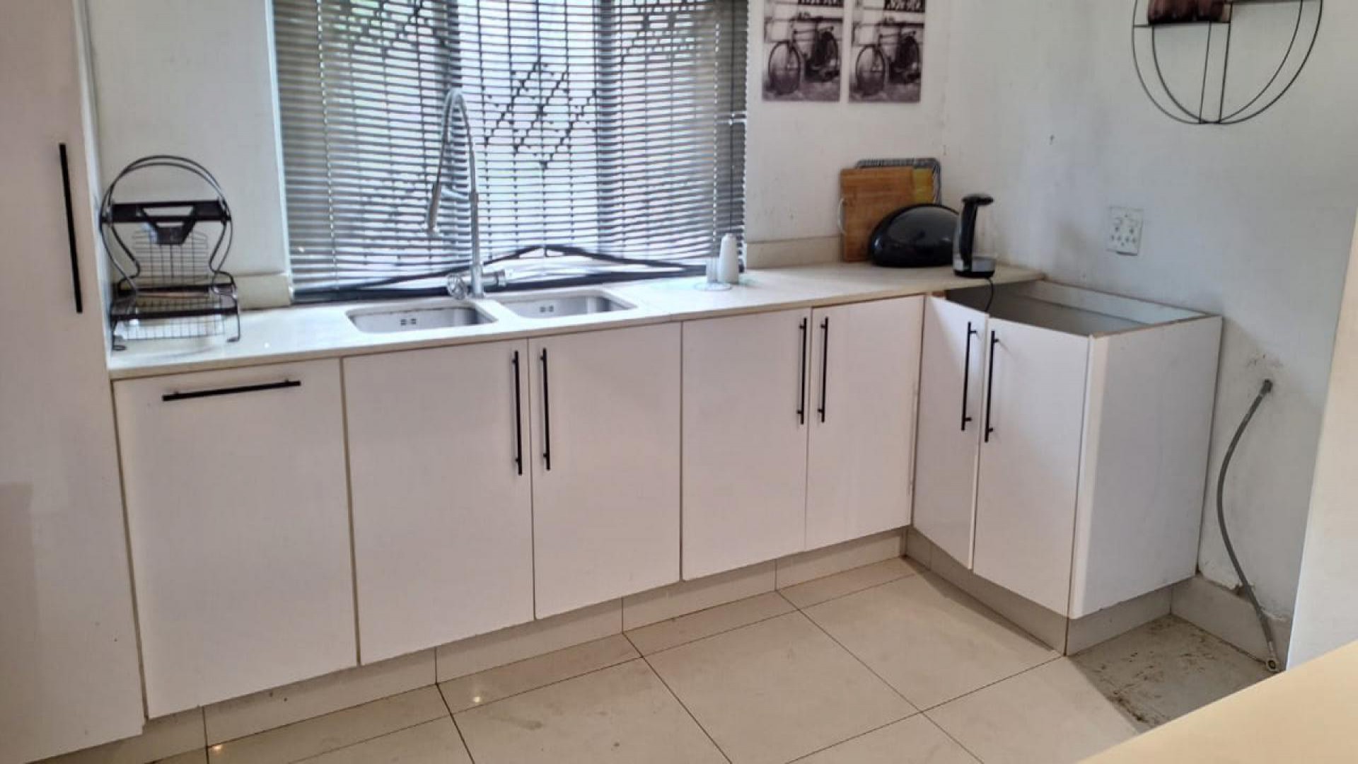 Kitchen of property in Caversham Glen