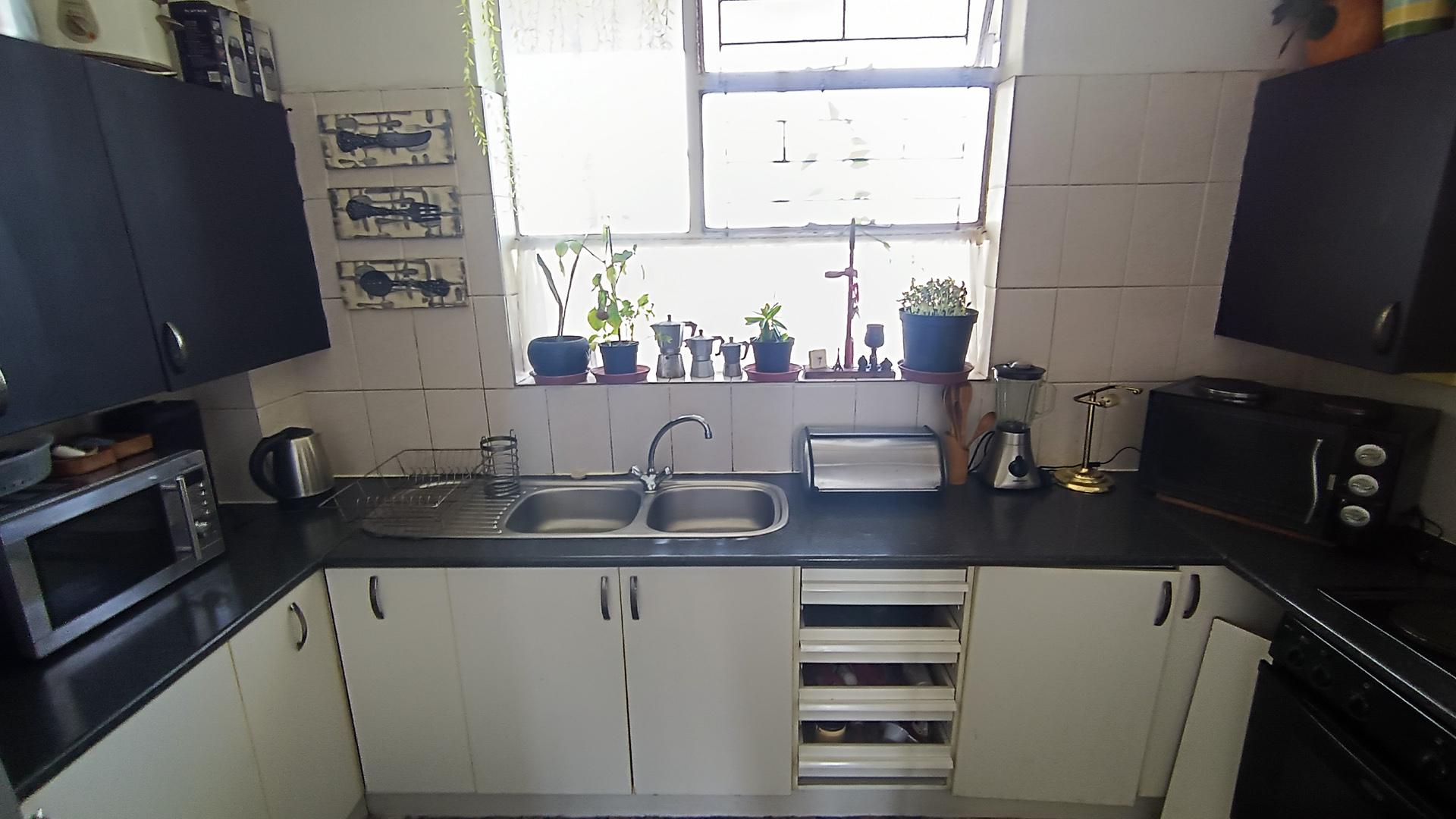 Kitchen - 11 square meters of property in Goodwood