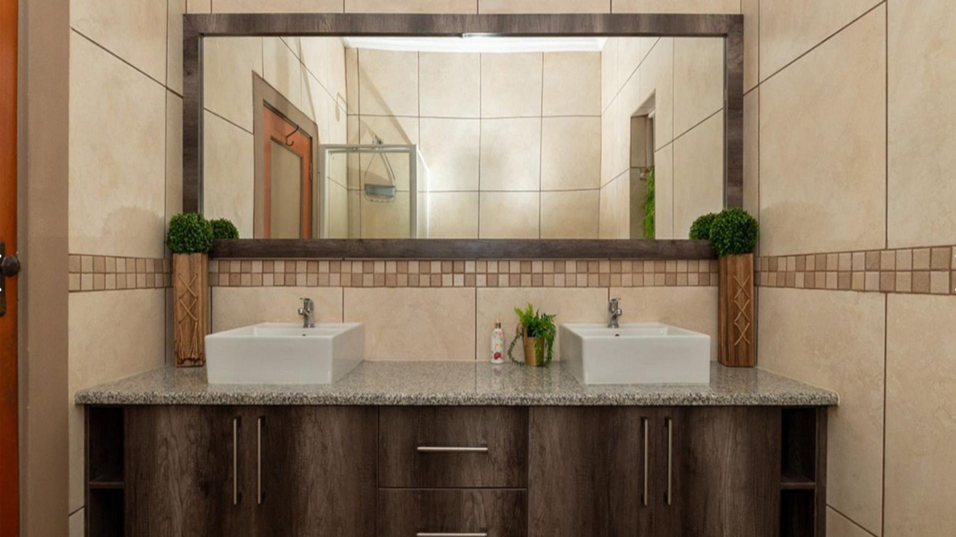 Bathroom 1 of property in Boksburg