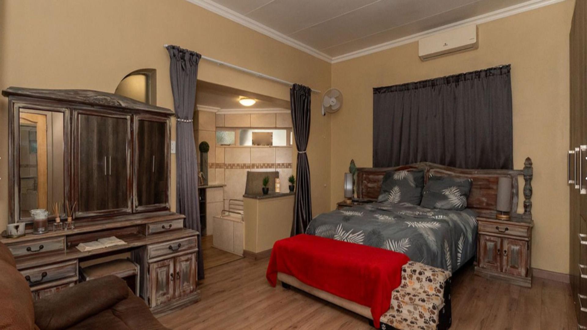 Bed Room 1 of property in Boksburg
