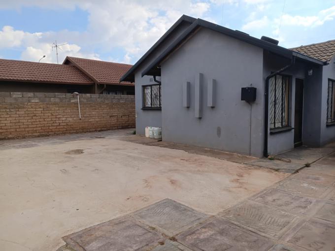 2 Bedroom House for Sale For Sale in Protea Glen - MR714899