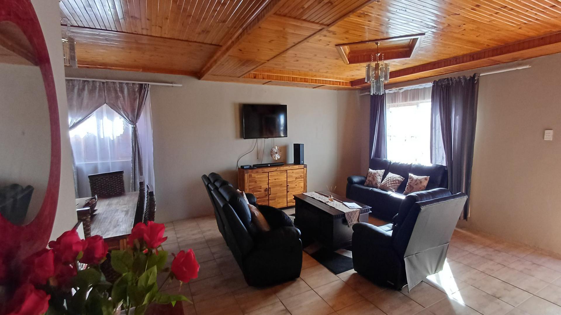 Lounges of property in Motherwell