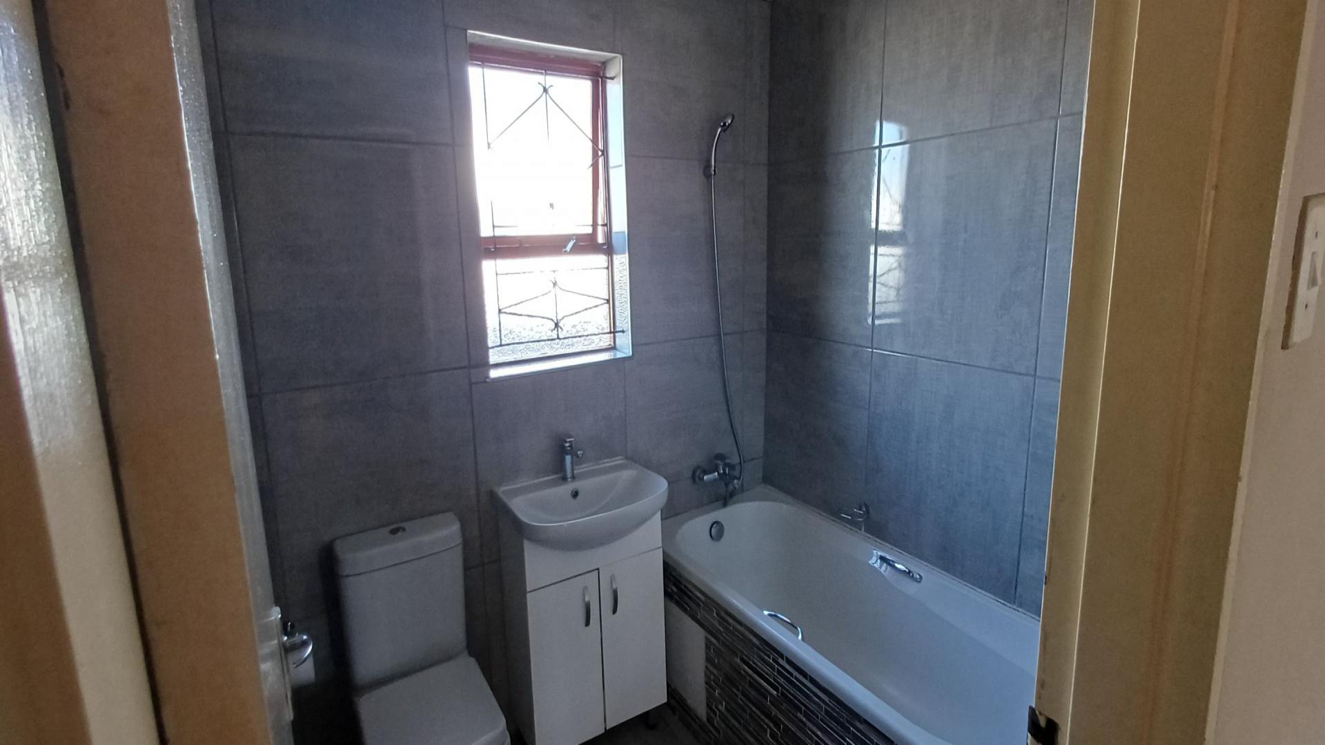 Bathroom 1 of property in Motherwell