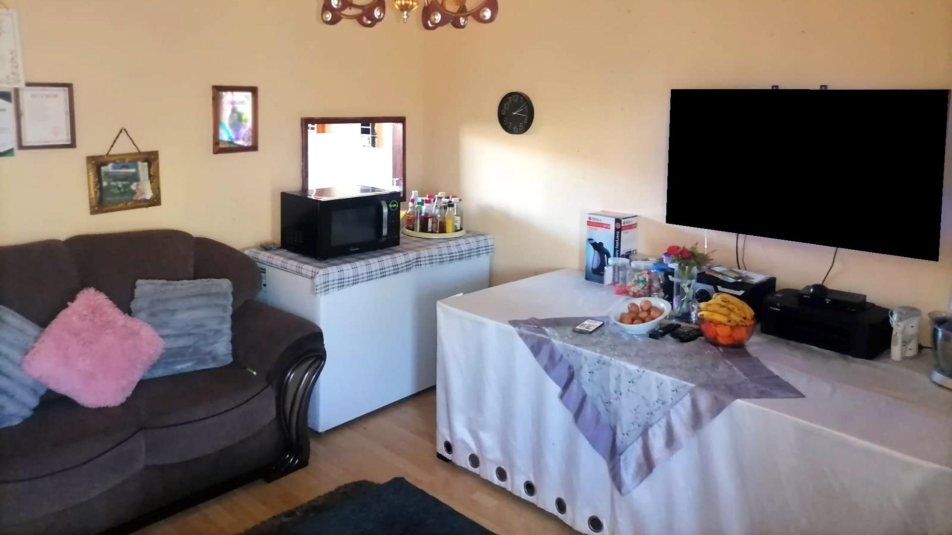 Lounges of property in Westridge CP