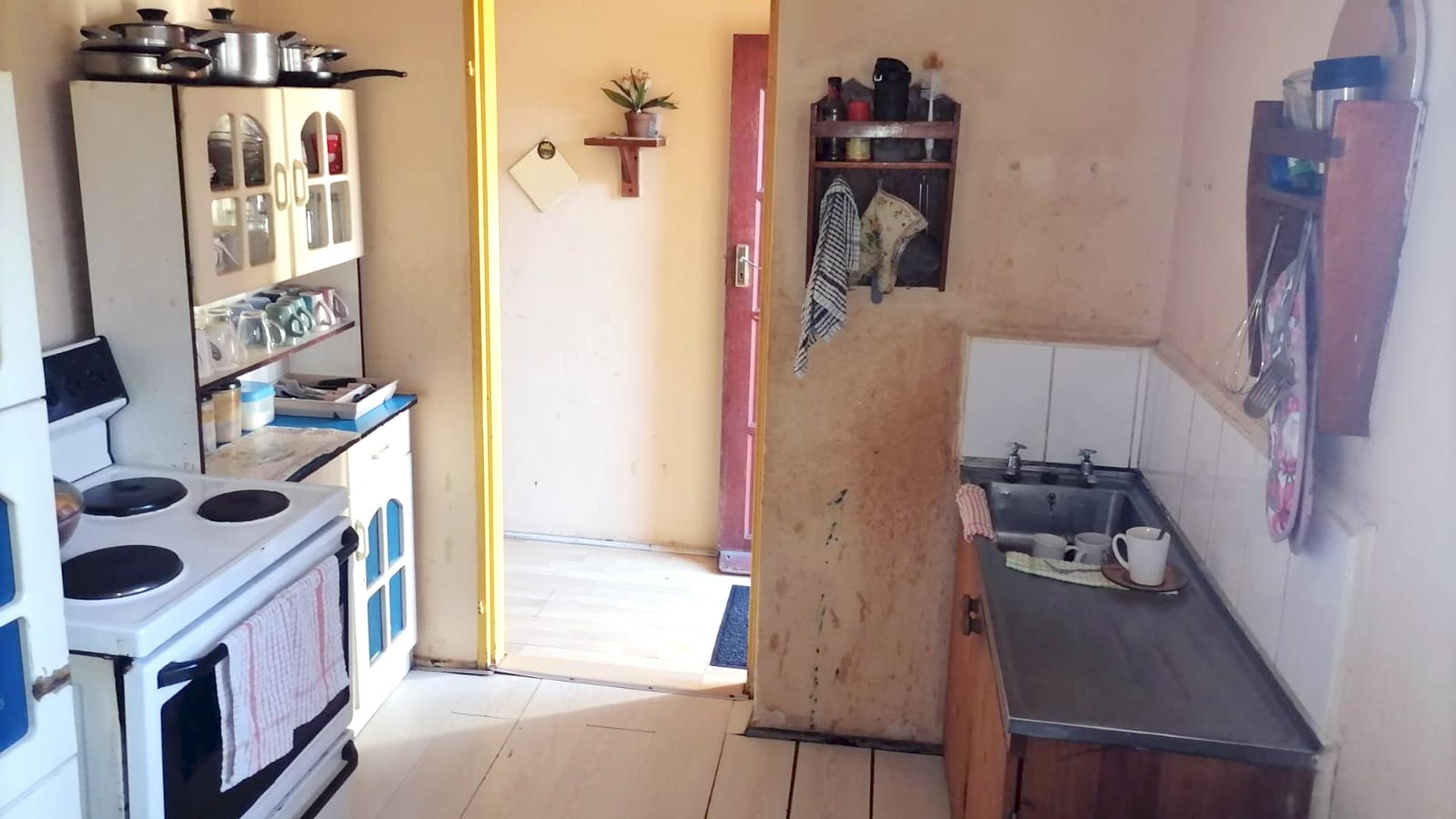 Kitchen of property in Westridge CP