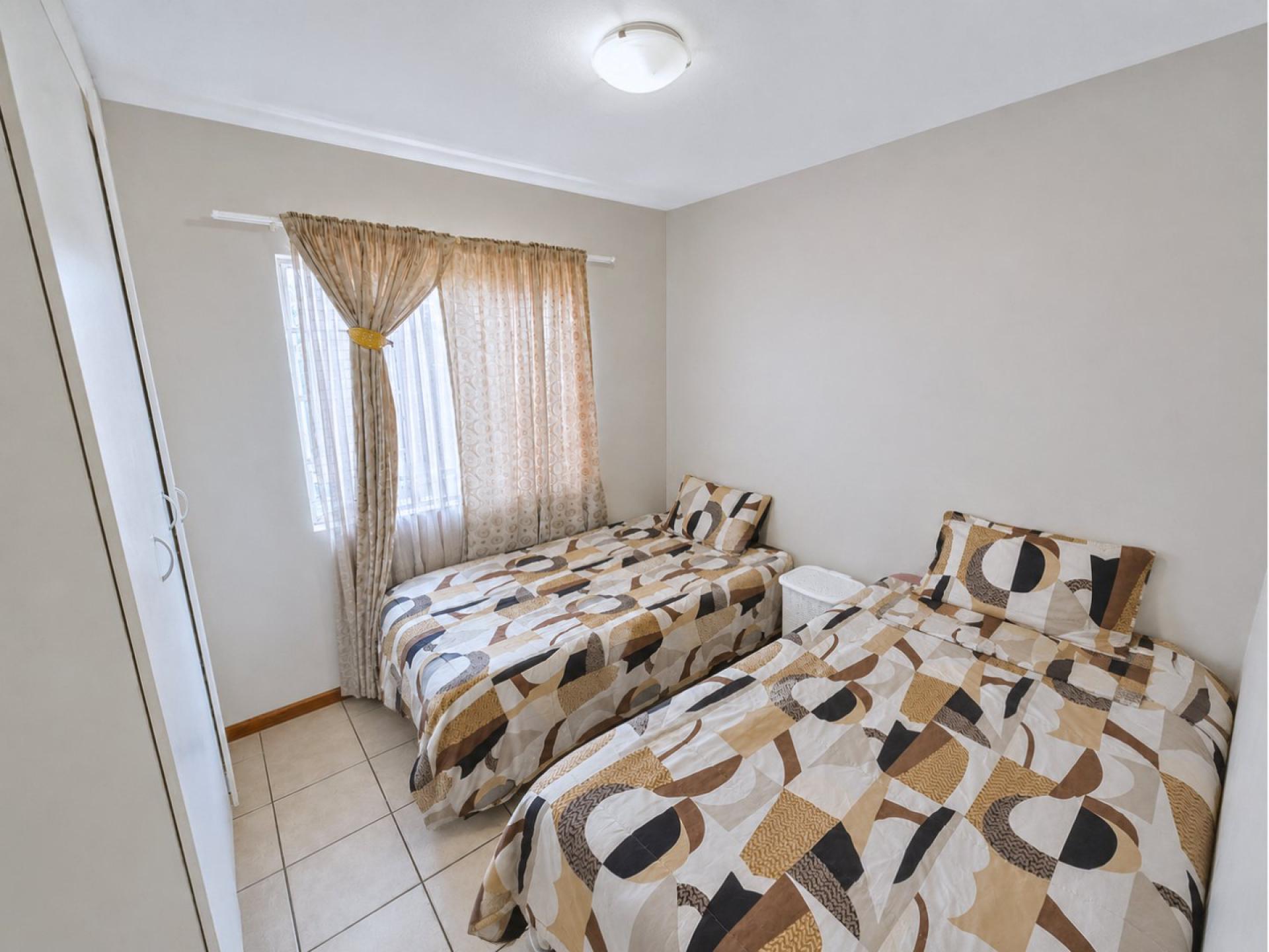  of property in Annlin West