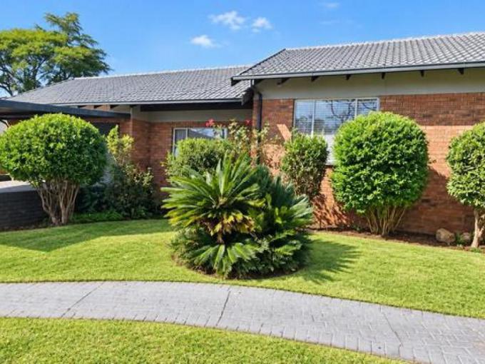 4 Bedroom House for Sale For Sale in Rooihuiskraal - MR714965