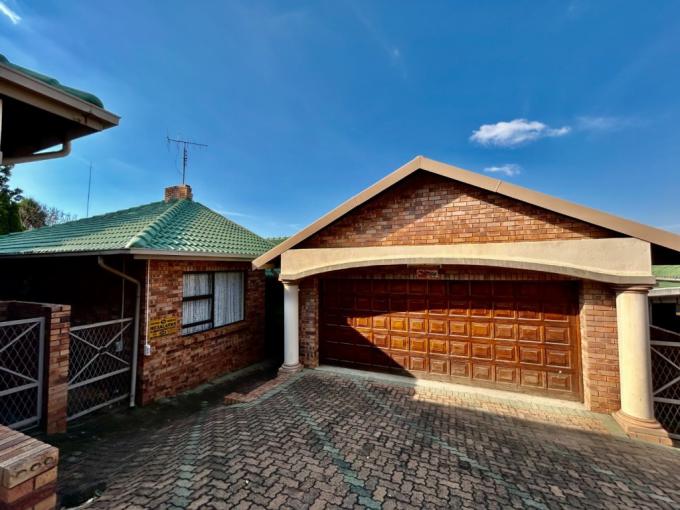 3 Bedroom Simplex for Sale For Sale in Safarituine - MR714980