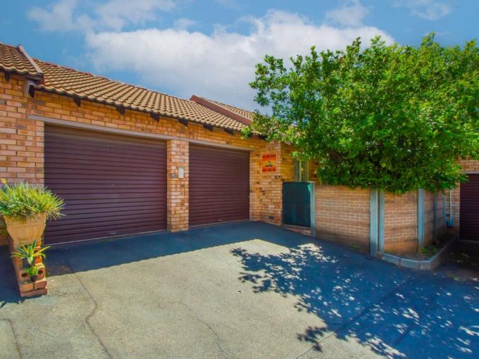 3 Bedroom Simplex for Sale For Sale in Sundowner - MR714990