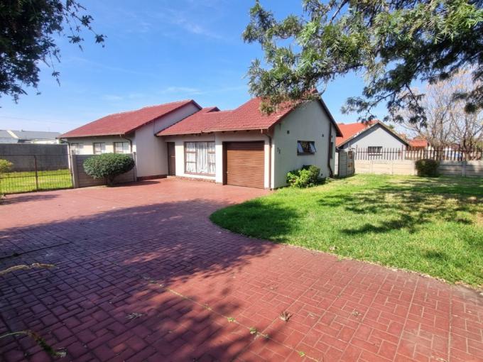 3 Bedroom House for Sale For Sale in Mayberry Park - MR714995