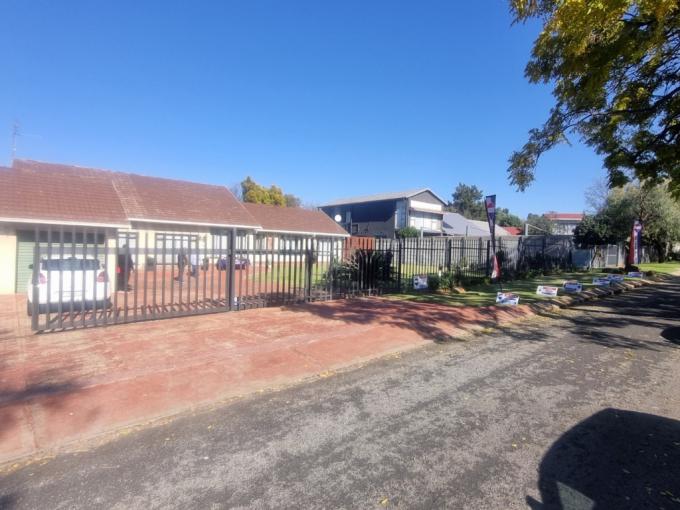 4 Bedroom House for Sale For Sale in Brackenhurst - MR714997