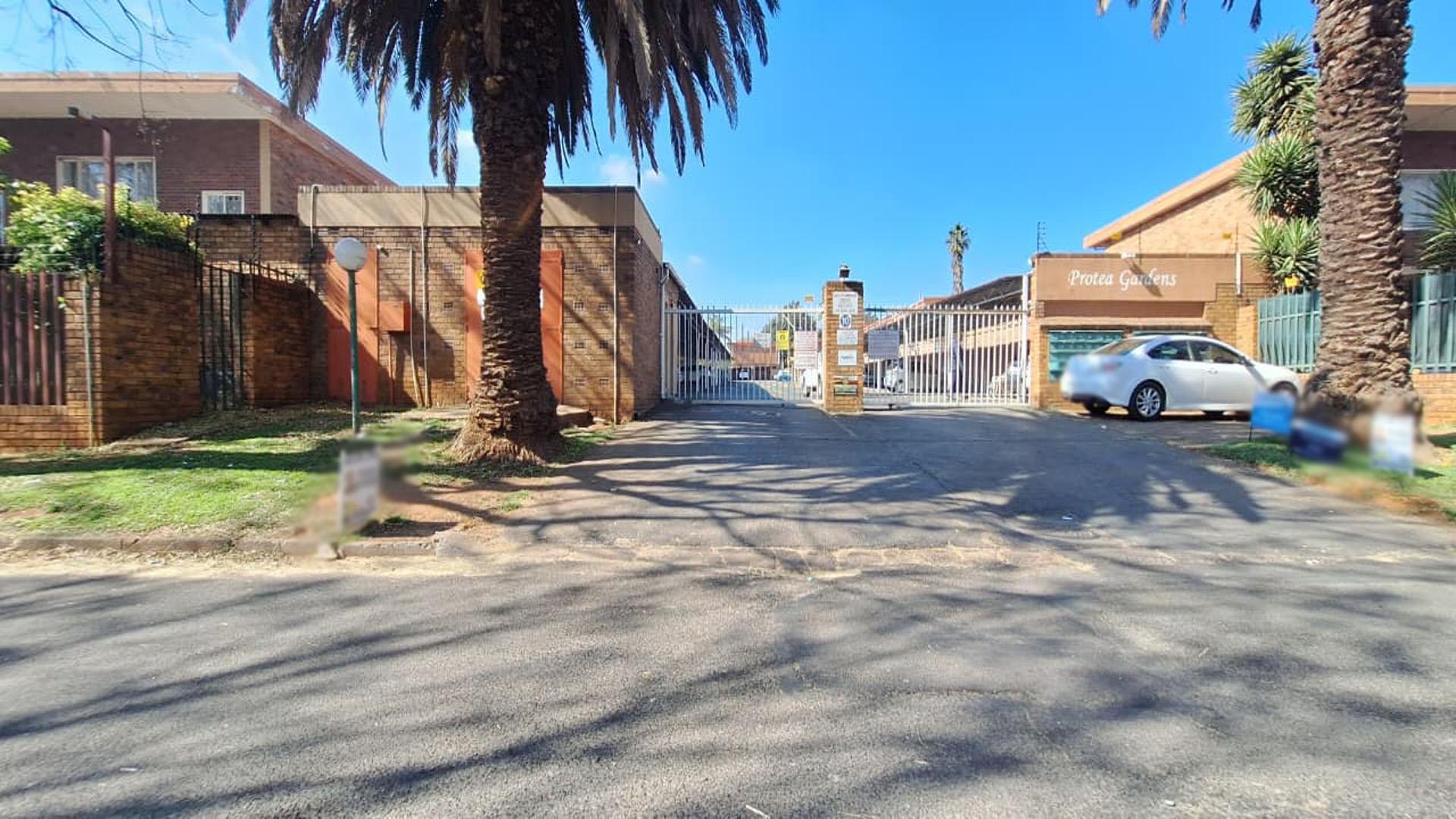 Front View of property in Witfield